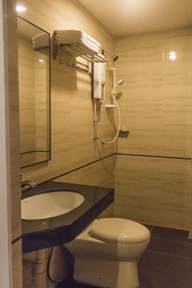 AG Hotel Penang Gelugor Buitenkant foto